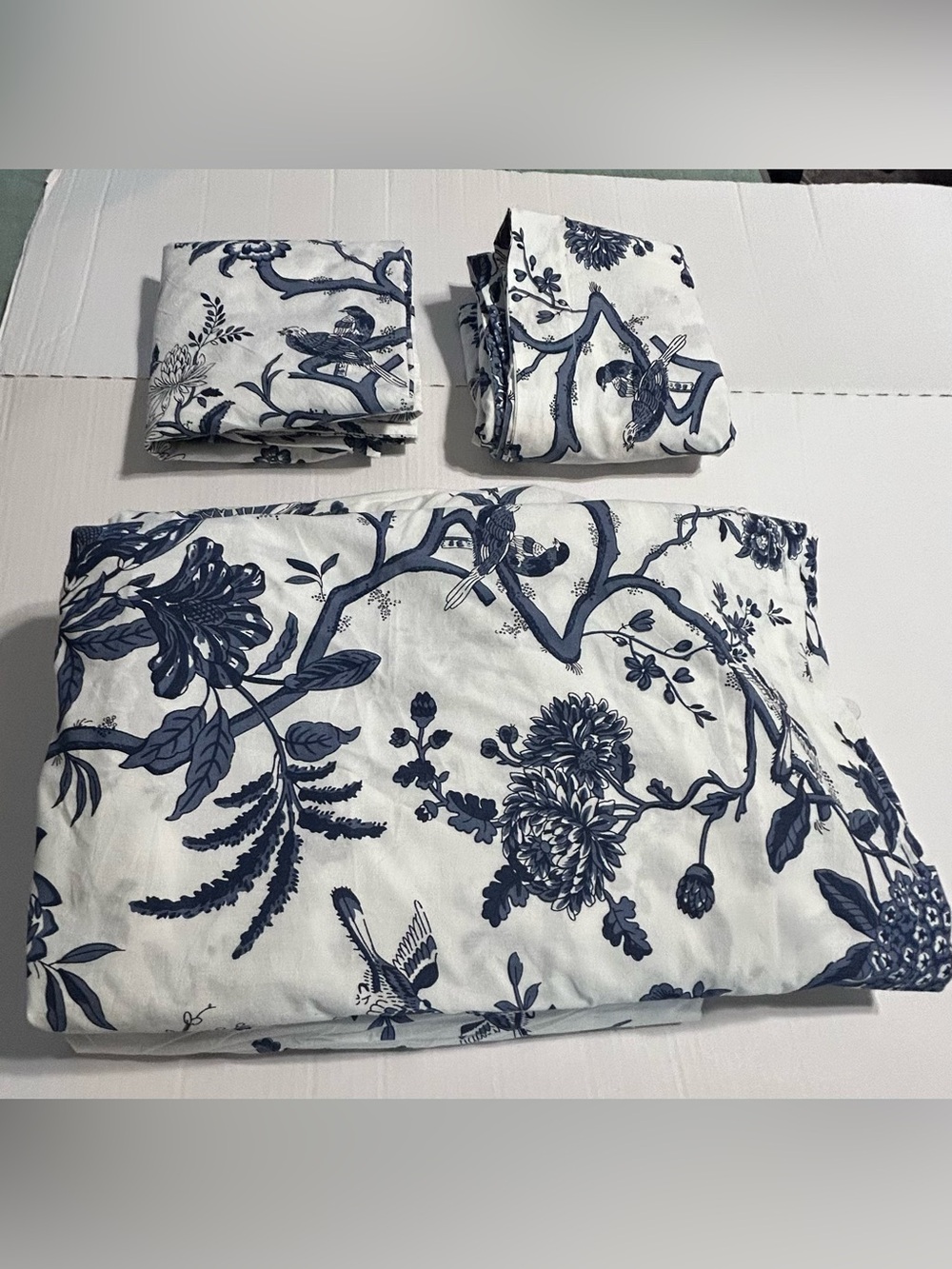 Ballard Designs Jardin Toile Blue Birds Floral Queen/full Duvet & 2 Euro shams.